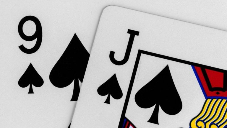 Jack-9 Suited ile Poker Nakit Oyunlarında Nasıl Oynanır?